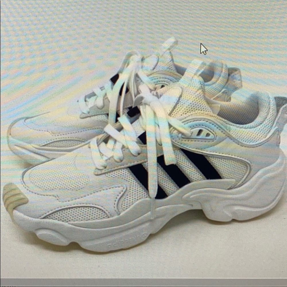 ADIDAS Magmur Runner 7.5 Chunky White/Blck stripes